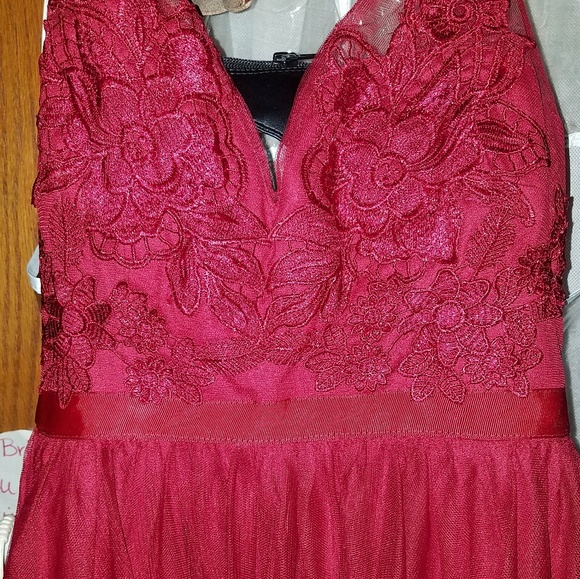 Beautiful burgundy prom dress - Picture 2 of 7